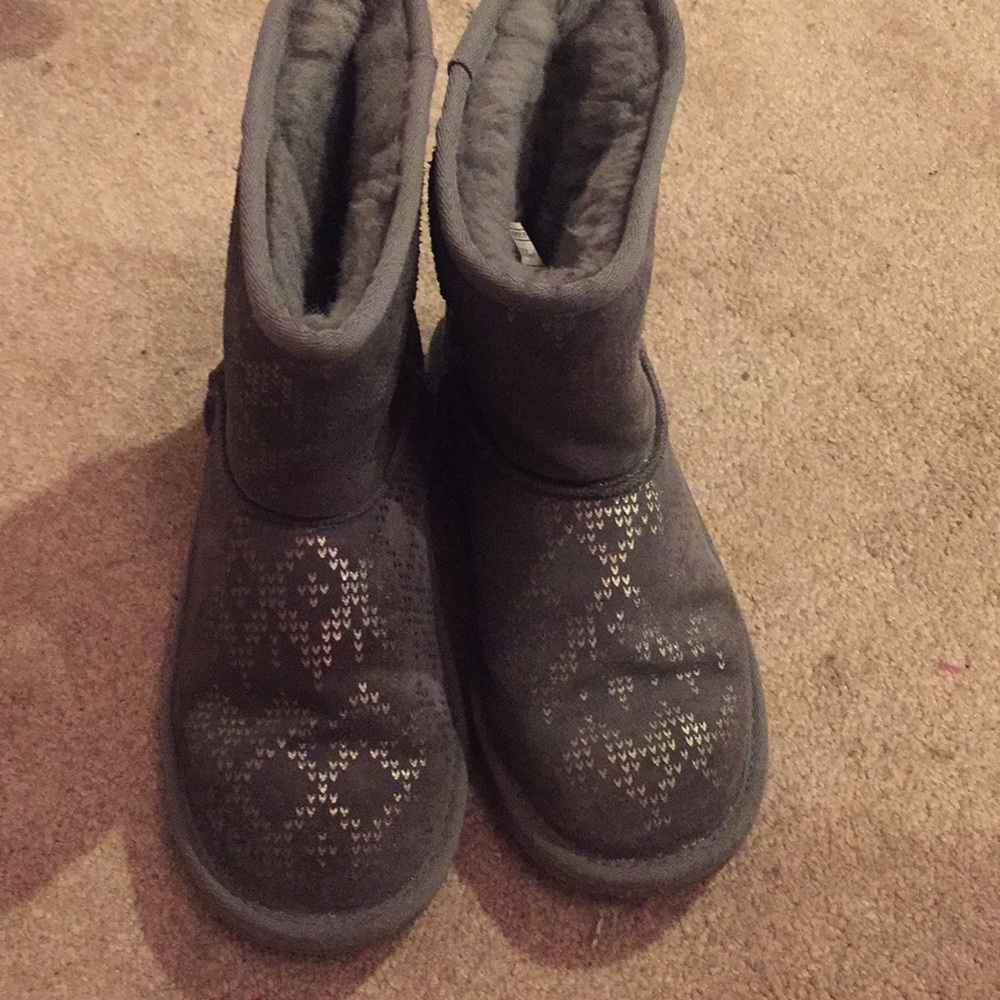 Girls size 3 Grey patterned UGG boots -used